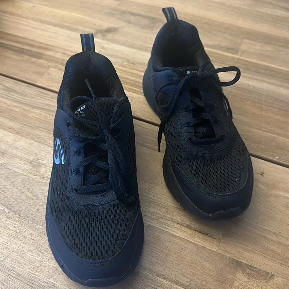 SKECHERS D’LUX WALKER SNEAKERS